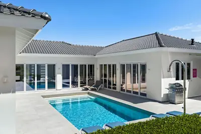 Image de 4 Br Paradise Villa!