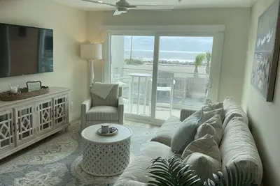 Image de \"Vitamin Sea\" the oceanfront place to be! New Oceanfront Luxury Condo!
