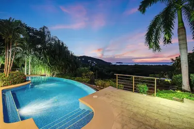 Image de Villa Vista Luna • 3 Br Luxury Villa • Infinity Pool & Panoramic Ocean View - 6 Guests