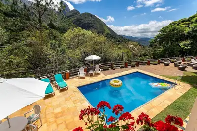 Image de House in Araras: Pool, Sauna, and Included Services!