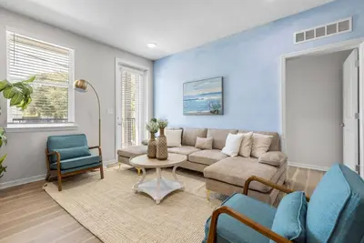 Image de Coastal Lux 2br, 10 Min to best Beaches, pool+Gym