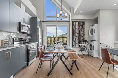 Image de Peaks & Plunge- insane Mtn View, Pool/Hot Tub- K201