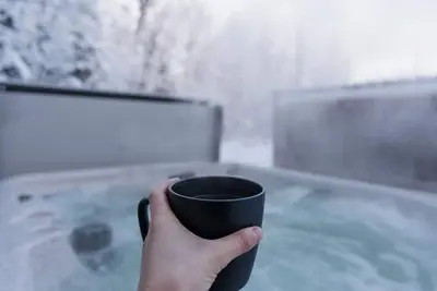 Image de The Bush Pilot House • Cozy Retreat with Hot Tub