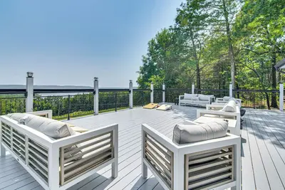 Image de Lake View & Game Room on 3 1/2 Acres, Near Marina