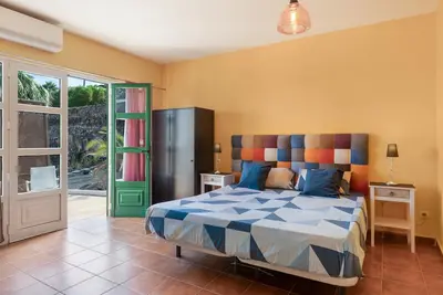 Image de Suite Junior avec Vue sur Jardin pour Vacances avec Vue Montagne, Wi-Fi et Climatisation