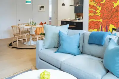 FantasticFlat-Walk2Bites&Drinks-Downtown-Home4Holidays