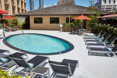 Image de City View Two Queens, 3 Units, Koi Pond & Garden Views, Poolside Relaxation
