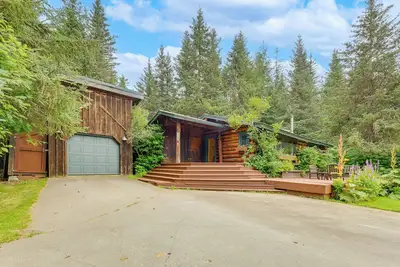 Image de Ski, Hike & Snowshoe: Homer Getaway w/ Fire Pit