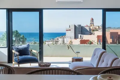 Image de Pico del Punto • New Penthouse with Panoramic Views, Surf Access & Rooftop Deck