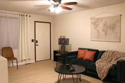 Image de Modern Escape in the heart of Garden City!