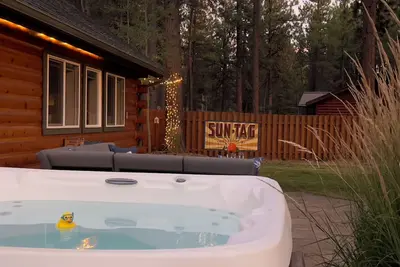 Image de Dog-Friendly Retreat w/ Hot Tub & Forest Access