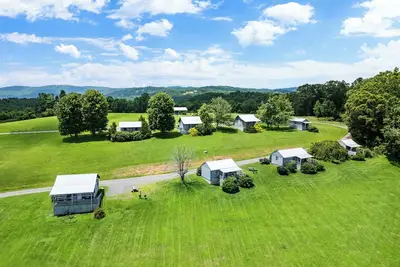 Image de 21 Acre Mountain Escape! 11 Private Cabins! Weddings, Reunions, & Events!
