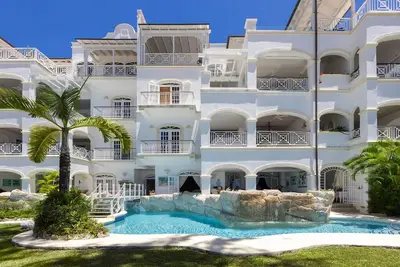 Image de One Old Trees | Beach Front - Located in Magnificent Saint James with Private Pool