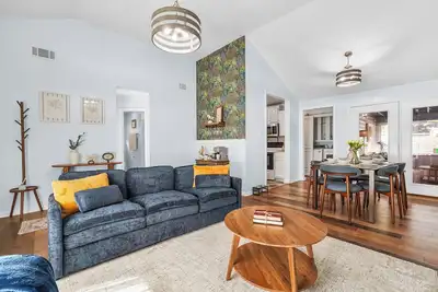 Image de Cozy Boho Sunroom - Private Pool - Game Room - Near Downtown & Tybee