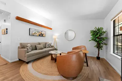 Image de Updated Bungalow w Resort Lake Access-Cmty Pool, Mini Golf & More-Free Tickets