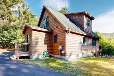 Image de Spacious Chalet with Pool Room, Foosball, Hot Tub & Skiing at Mt. Abram