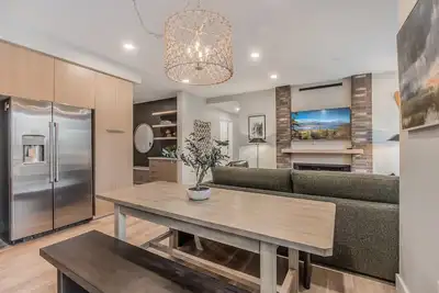 Image de Stylish Condo w/ Hot Tub in Heart of Downtown Sandpoint