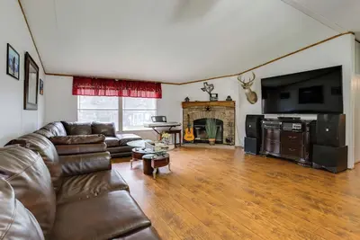 Image de Play Games, Bike & Unwind: Cleveland Family Home!