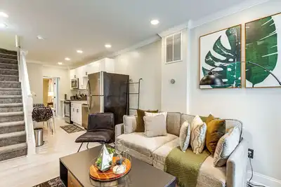 Image de 2 Blocks to Patterson Park: Urban Stay Near Eats