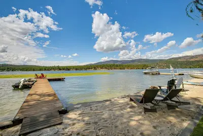 Image de Riverfront Home w/ Dock & Views in Nine Mile Falls