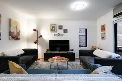 Image de Riverside 2-Bed Apartment with Balcony & Parking
