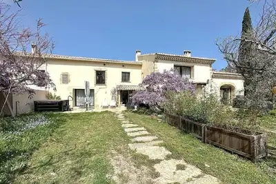 Image de Au milieu de 300 oliviers, au calme, partie de mas, avec 2 suites parentales