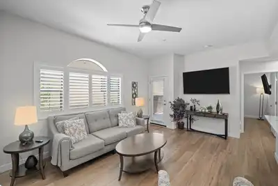 Image de Contemporary Lavish Suite 2 Bedroom Condo