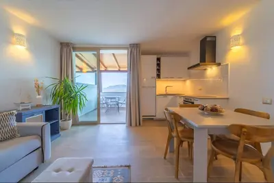 Image de This is unique space and enjoy the panoramic view of the mountains and the gulf.