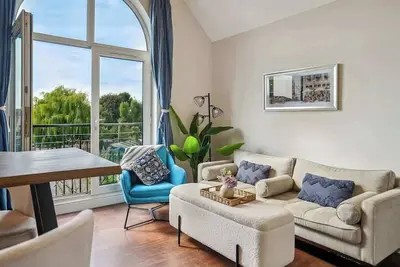 Image de 2-Bedroom Flat • Balcony • Parking • Near Castle