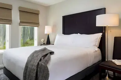 Image de Relaxing 3br Retreat Perfect for Your Green Mountain Escape | Pool