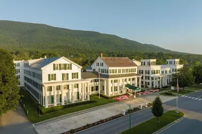 Image de Nature Retreat: Plush 3br Stay w/ Spectacular Views w/ Balcony | Pool | Spa