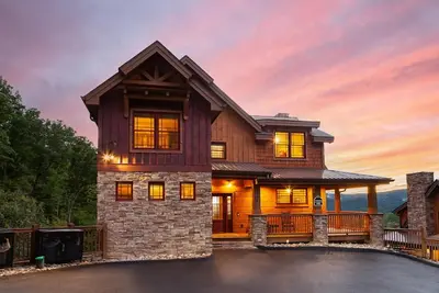Image de Cloud Bound- Amazing Views! Hot Tub, Air Hockey, Pigeon Forge Cabin