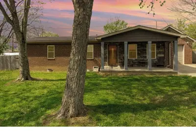 Image de Bourbon Horses Serenity 3-2 Home Pets Ok in The Ole Ky Home