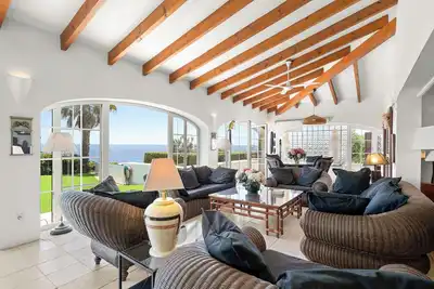 Image de Luxury Villa in front of the Mediterranean
