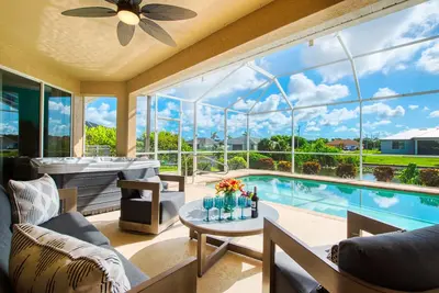 Image de Villa Paradise Retreat – Heated Pool & Spa | Canal View | Boat Rental + Tours Voucher Incl.