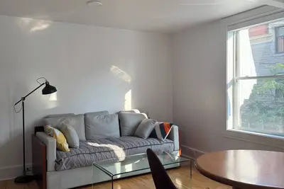 Image de Cozy 1 bdrm in the Village! Walking distance to Old Port and the Plateau