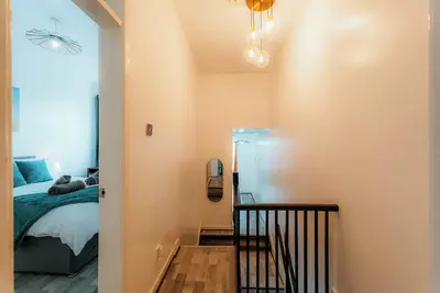 Image de Modern Spacious 4 Bed- Sleeps 7