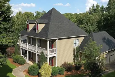 Image de Ath - Huge Canton Executive Home - 3 car garage