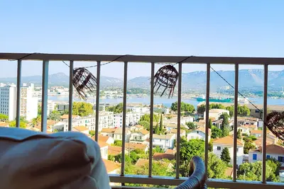 Image de Élégant appartement rénové – terrasse, vue mer et plages à proximité