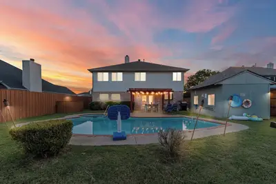 Image de Heated Pool and Hot tub in Rowlett • Game Room • Near Lakes