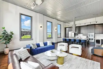 Image de Penthouse in Cincinnati with Large Rooftop 3 bdrm 2 Indoor Parking Spots