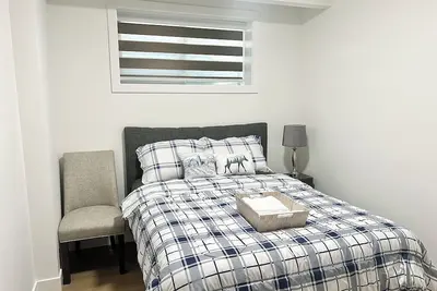 Image de Stylish 2 Br Suite + Free Parking\n5 mins from highway, Cinema & Town Centre