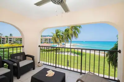 Georgetown Villas #202 Oceanfront on 7 Mile Beach