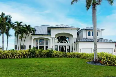 Image de Great Getsme – Luxury Lakefront Villa with Pool, Jacuzzi & Golf Course Views