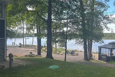 Image de Cozy Waterfront Cottage & Bunkie (3 spaces in 1)