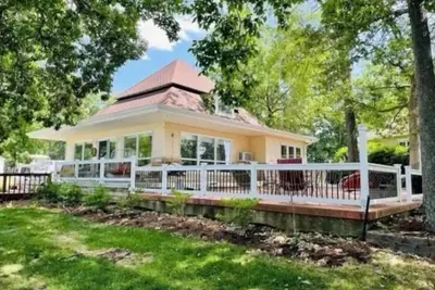 Image de Charming Panoramic Lake House With Pool on Lake Sara