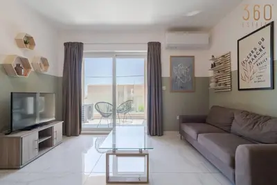 Image de Spacious 4br w/Balconies, Sea Views & Coastal Vibe