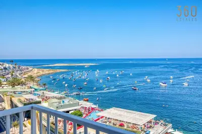 Image de Seafront home opposite beach w/Wifi & Ac in Qawra