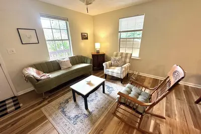 Image de Charming 3br Home on 2 acres, Family & pet friendly. With Porch, Fire Pit, Deck