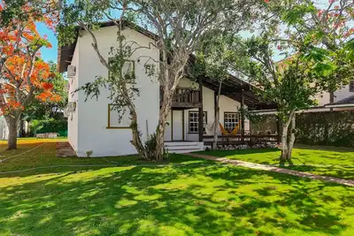 Image de 300m to Manguinhos Beach - Bbq + Air Conditioning